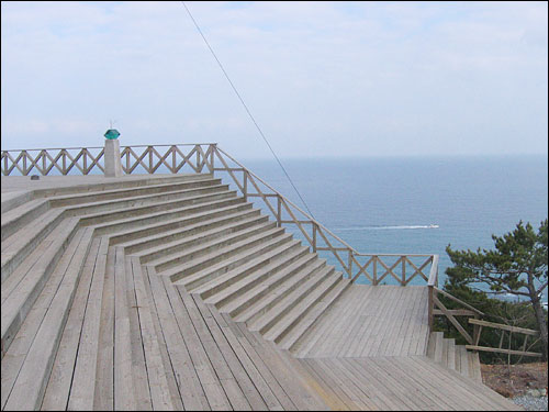 동해바다를 온 몸으로 느낄 수 있는 바다전망대이다. 